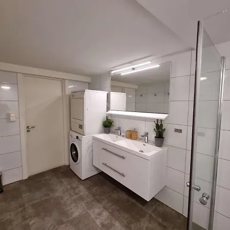 Hostel Deluxe For Rent - King Bed, Fully Equipped, Near Center Stavanger
