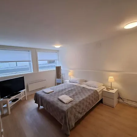 Deluxe For Rent - King Bed, Fully Equipped, Near Center Hostel *
