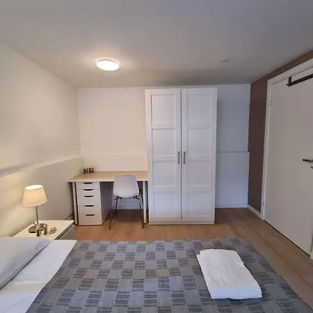 Deluxe For Rent - King Bed, Fully Equipped, Near Center Hostel *